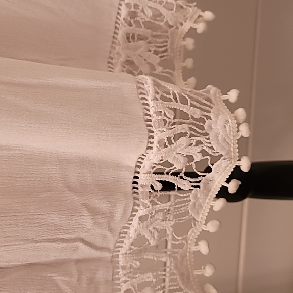 Democracy Sleeveless White Lacy Top - Picture 5 of 10